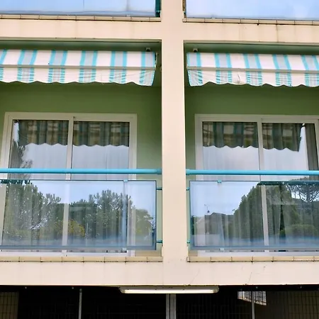 Apartment Colourful Seaside Flat With Pool On The Rooftop