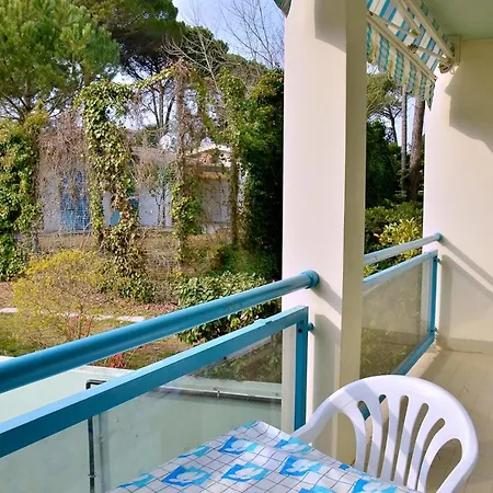 Colourful Seaside Flat With Pool On The Rooftop *