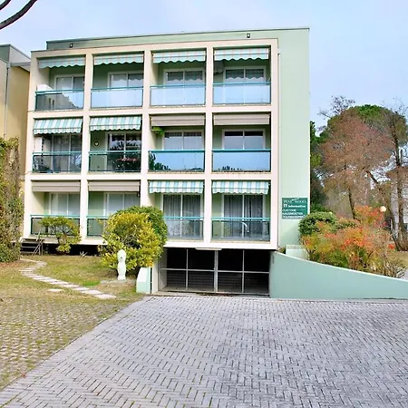 Apartment Colourful Seaside Flat With Pool On The Rooftop Bibione
