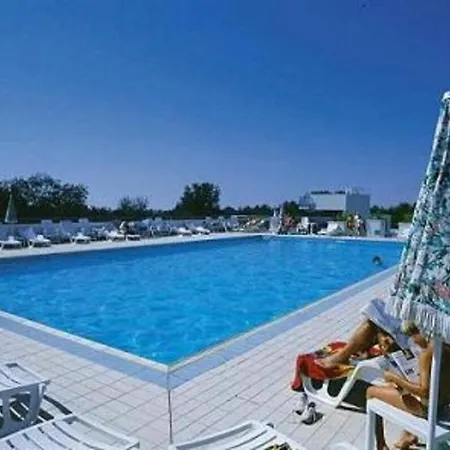 Apartment Colourful Seaside Flat With Pool On The Rooftop *