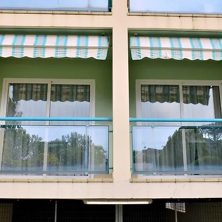 Apartament Colourful Seaside Flat With Pool On The Rooftop